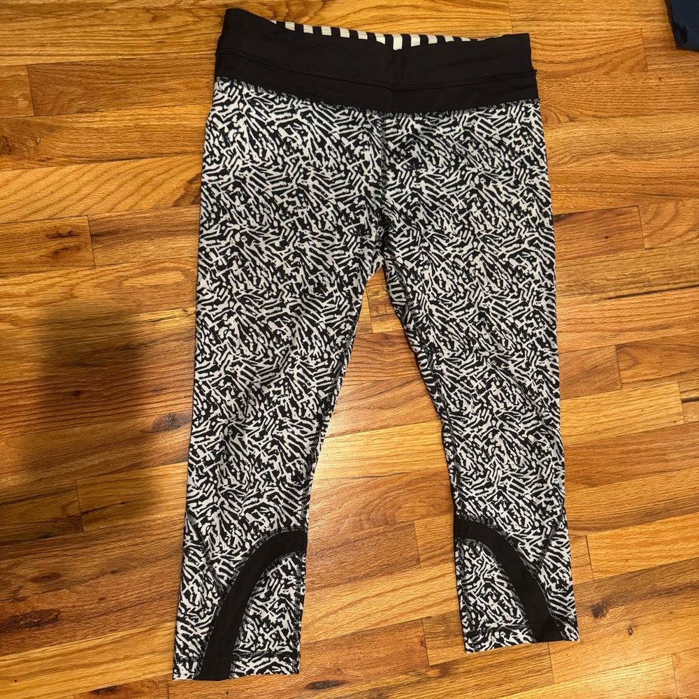 Like New Lululemon Run Inspire Crop II All Full-On Luxtreme Leggings sz 8